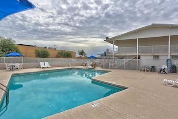 Hotel 6-youngtown, Az - Phoenix - Sun Youngtown