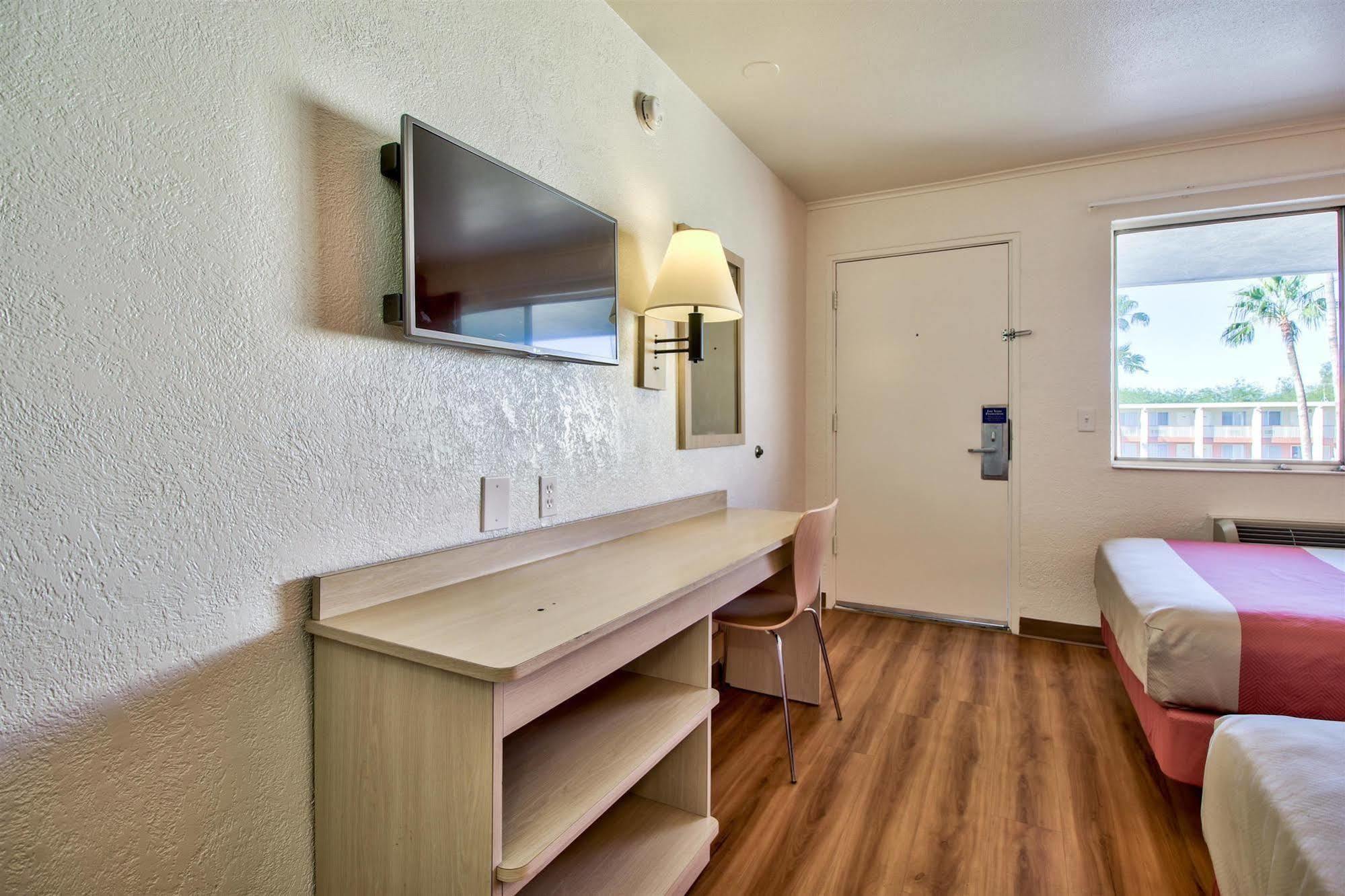 Hotel 6-youngtown, Az - Phoenix - Sun
