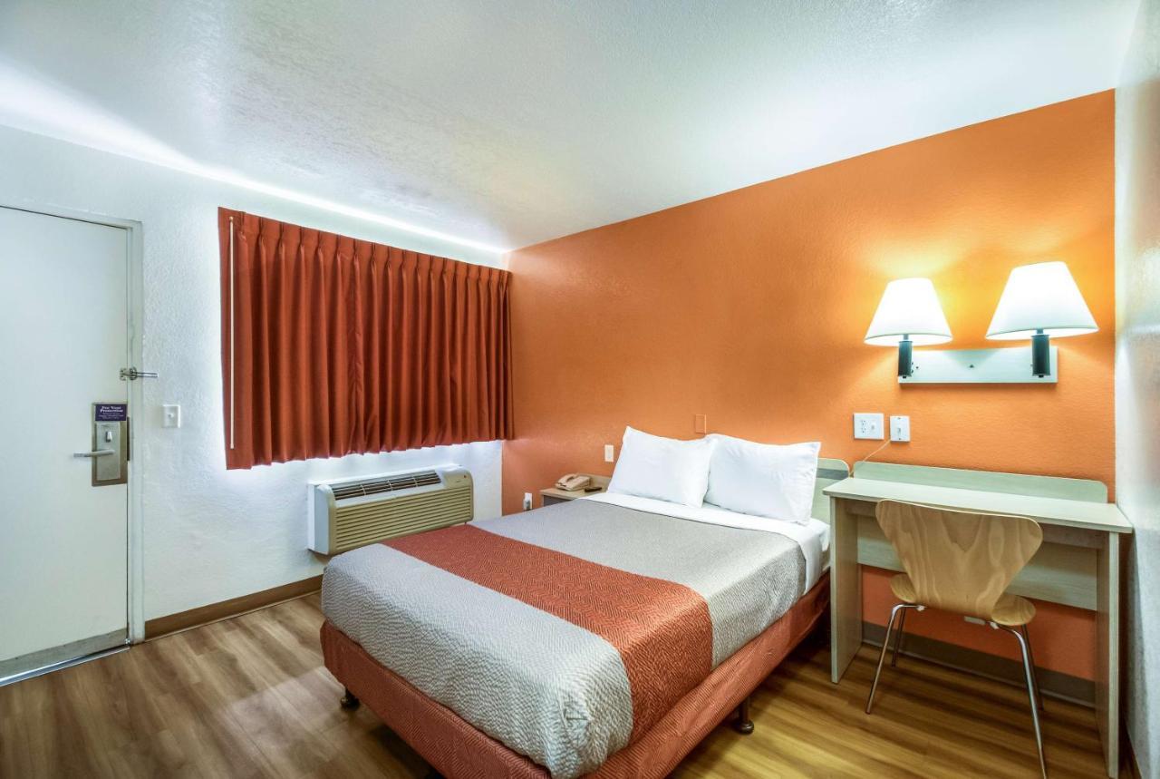 Hotel 6-youngtown, Az - Phoenix - Sun 2*