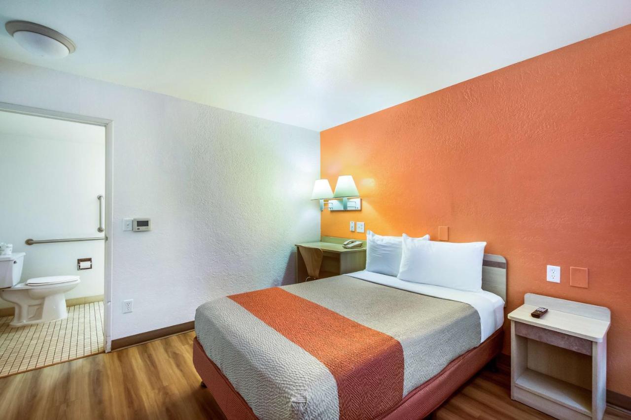 Hotel 6-youngtown, Az - Phoenix - Sun 2*