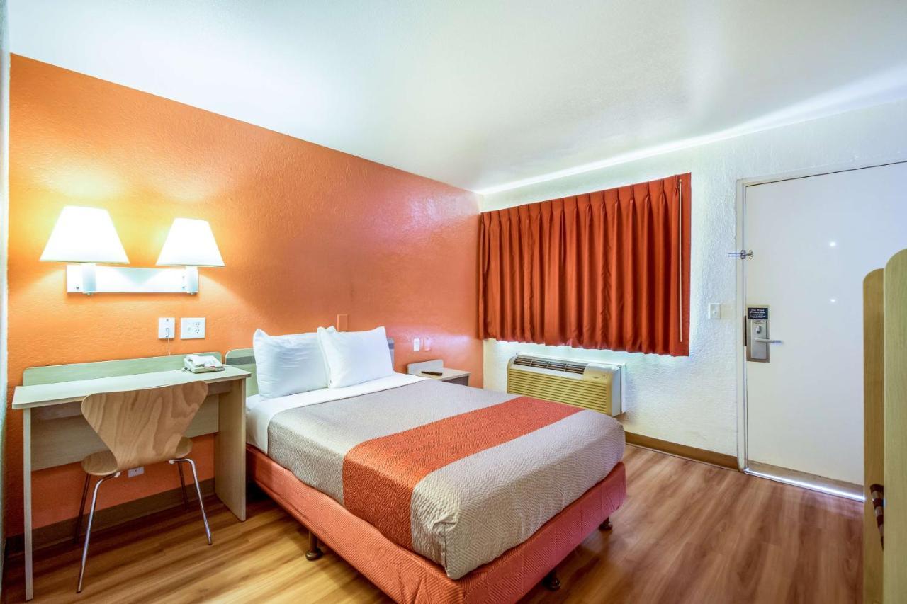 Hotel 6-youngtown, Az - Phoenix - Sun Youngtown